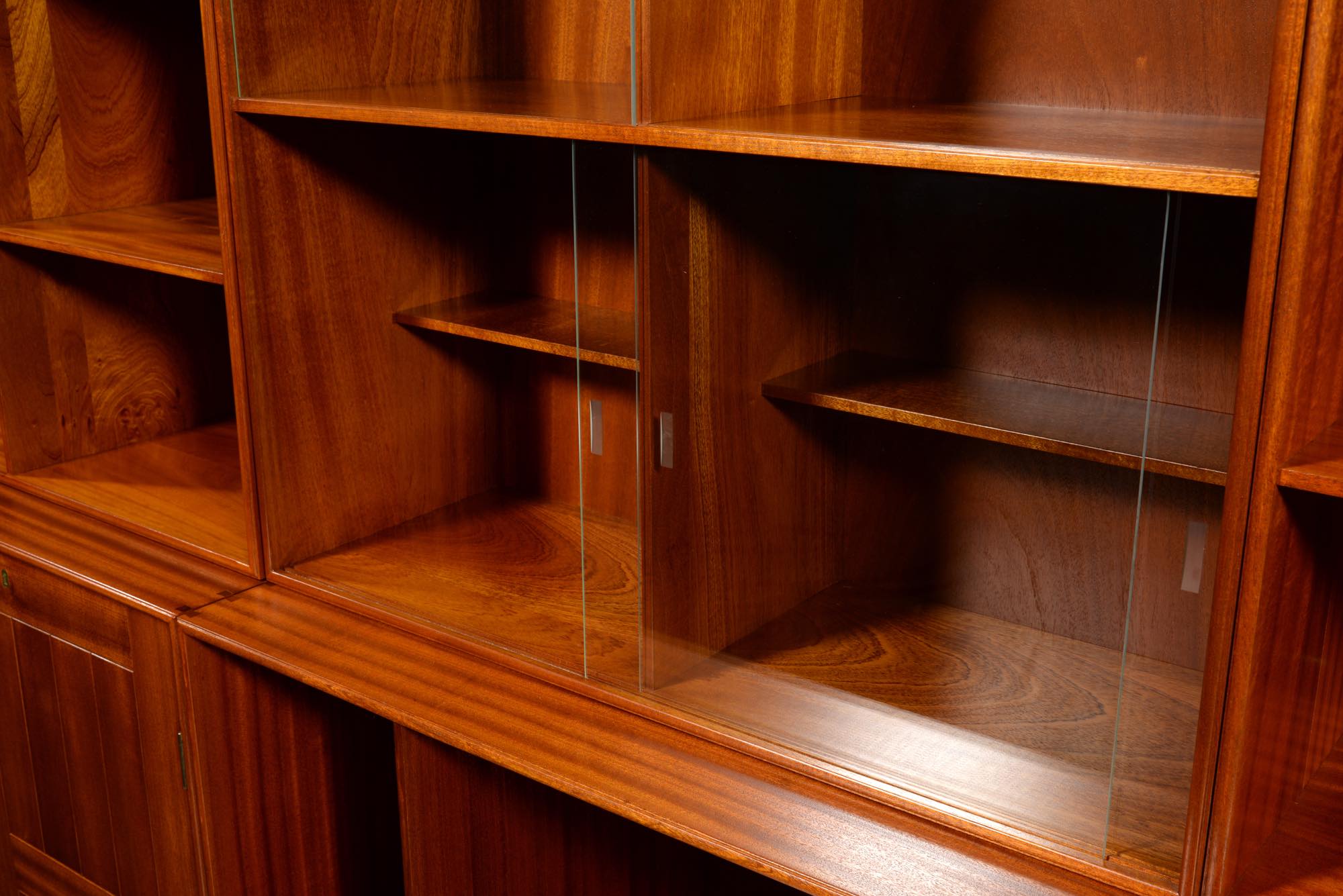 Mogens Koch Bookcase cabinet in Solid mahogany｜Luca Scandinavia 