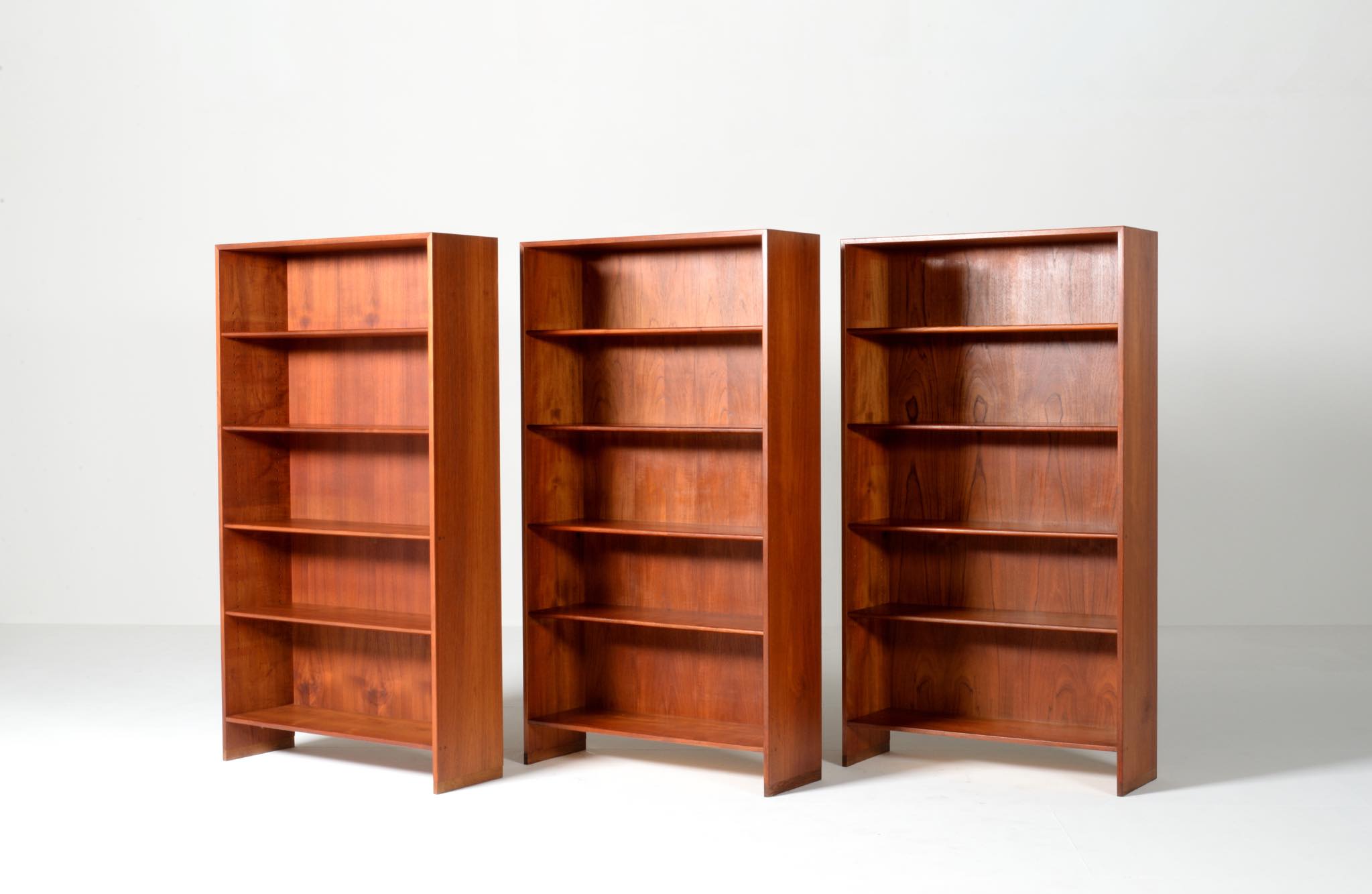 Hans J. Wegner RY8 Bookcase cabinet in Teak｜Luca Scandinavia